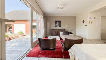 Authentieke ruime villa met zongerichte tuin en dubbele inpandige garage
