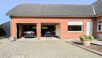 Authentieke ruime villa met zongerichte tuin en dubbele inpandige garage