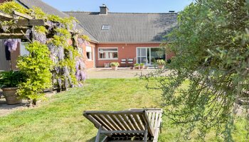 Authentieke ruime villa met zongerichte tuin en dubbele inpandige garage