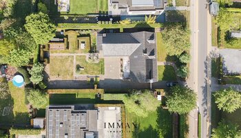 Authentieke ruime villa met zongerichte tuin en dubbele inpandige garage