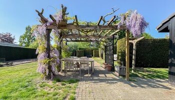 Authentieke ruime villa met zongerichte tuin en dubbele inpandige garage