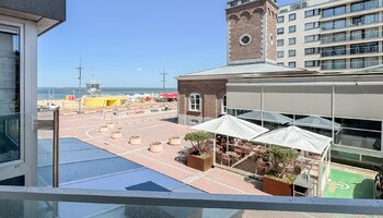 Stijlvol gerenoveerd appartement met prachtig zeezicht