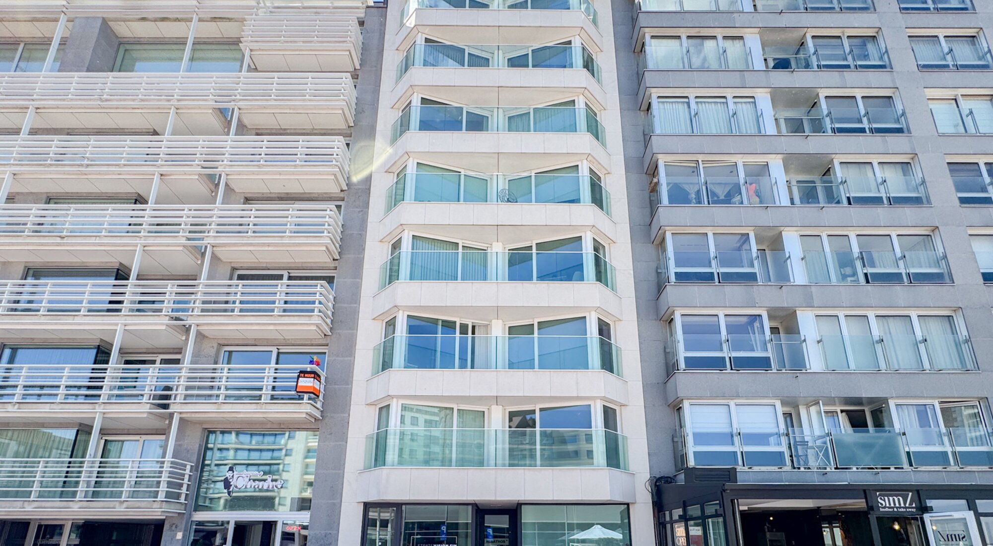 Stijlvol gerenoveerd appartement met prachtig zeezicht