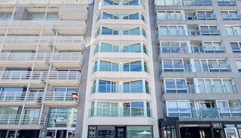 Stijlvol gerenoveerd appartement met prachtig zeezicht