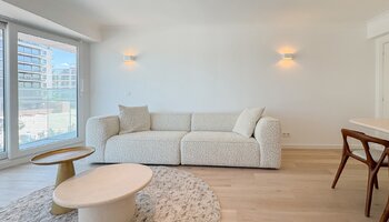 Stijlvol gerenoveerd appartement met prachtig zeezicht