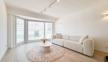 Stijlvol gerenoveerd appartement met prachtig zeezicht
