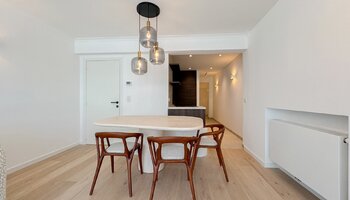 Stijlvol gerenoveerd appartement met prachtig zeezicht