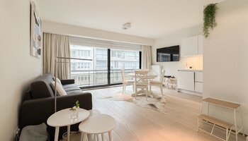Studio magnifiquement rénové avec coin nuit près de la place ruben