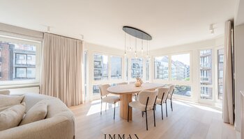 Prachtig gerenoveerd hoekappartement met 3-SLK