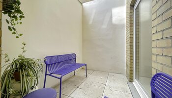 Gerenoveerd gelijkvloers appartement met 2-SLK vlakbij de Lippenslaan en het centrum