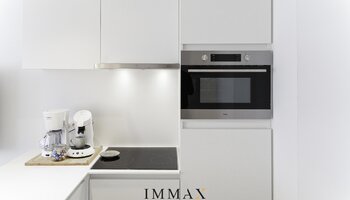 Gerenoveerd gelijkvloers appartement met 2-SLK vlakbij de Lippenslaan en het centrum