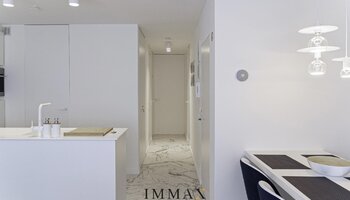 Gerenoveerd gelijkvloers appartement met 2-SLK vlakbij de Lippenslaan en het centrum