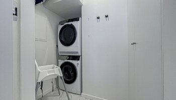 Gerenoveerd gelijkvloers appartement met 2-SLK vlakbij de Lippenslaan en het centrum