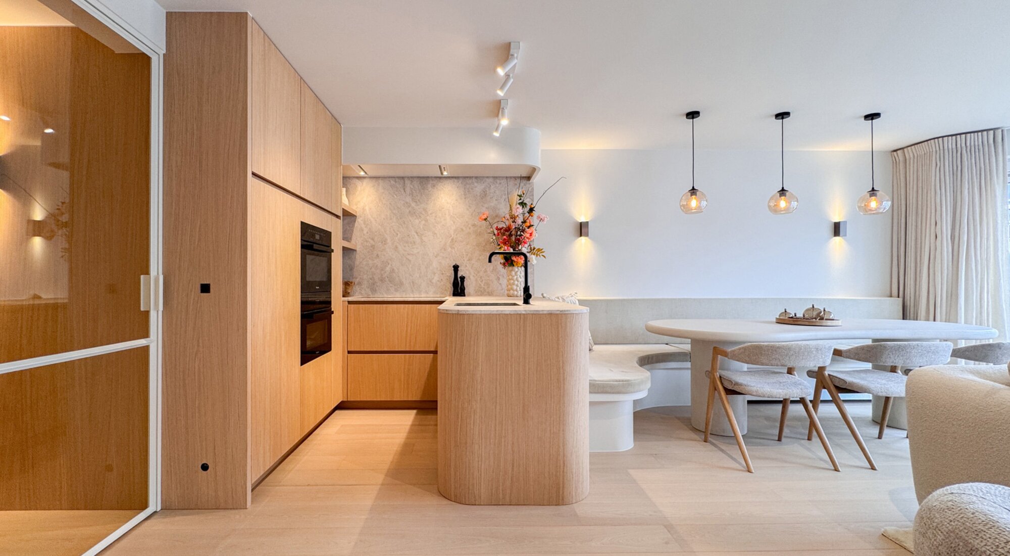 Luxueux appartement rénové de 3 chambres à coucher près de la place Van Bunnen
