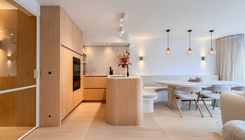 Luxueux appartement rénové de 3 chambres à coucher près de la place Van Bunnen