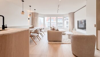 Luxueux appartement rénové de 3 chambres à coucher près de la place Van Bunnen