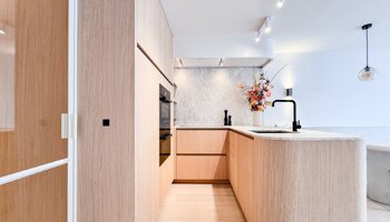 Luxueux appartement rénové de 3 chambres à coucher près de la place Van Bunnen