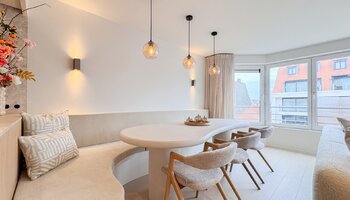 Luxueux appartement rénové de 3 chambres à coucher près de la place Van Bunnen