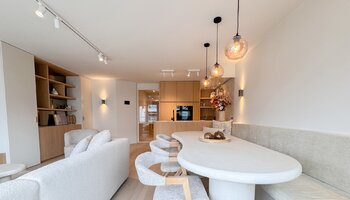 Luxueux appartement rénové de 3 chambres à coucher près de la place Van Bunnen