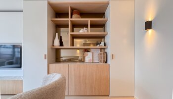 Luxueux appartement rénové de 3 chambres à coucher près de la place Van Bunnen
