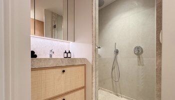 Luxueux appartement rénové de 3 chambres à coucher près de la place Van Bunnen