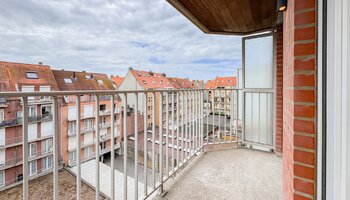 Luxueux appartement rénové de 3 chambres à coucher près de la place Van Bunnen