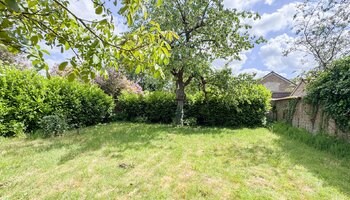 Bien polyvalent avec grand espace habitable et jardin ensoleillé
