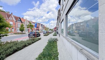 Bien polyvalent avec grand espace habitable et jardin ensoleillé