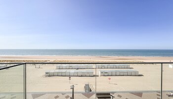 Modern en recent 2-SLK appartement met adembenemend frontaal zeezicht