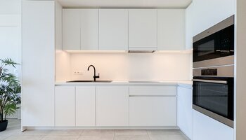 Modern en recent 2-SLK appartement met adembenemend frontaal zeezicht