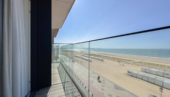 Modern en recent 2-SLK appartement met adembenemend frontaal zeezicht