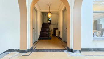 Renovatieproject | Karaktervol burgerhuis met binnentuin en 3 garages