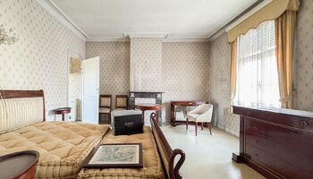 Renovatieproject | Karaktervol burgerhuis met binnentuin en 3 garages