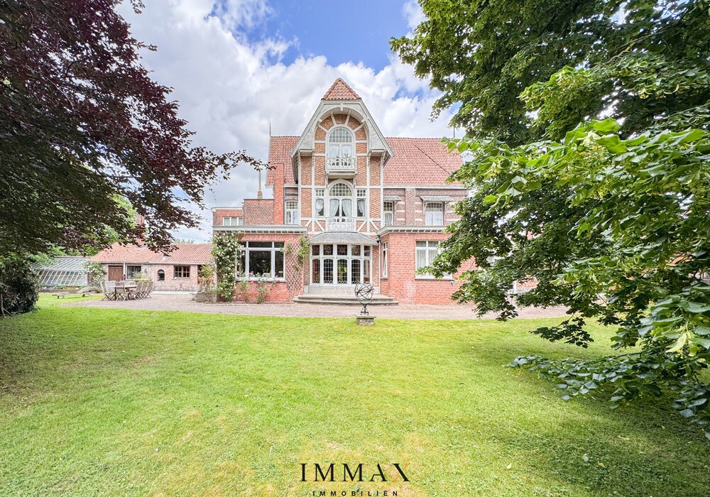 Normandische cottagewoning met praktijkruimte en grote tuin