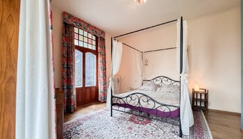 Normandische cottagewoning met praktijkruimte en grote tuin