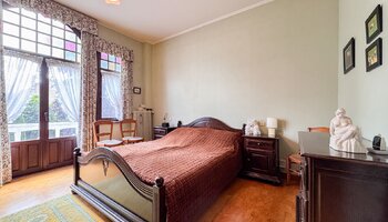 Normandische cottagewoning met praktijkruimte en grote tuin