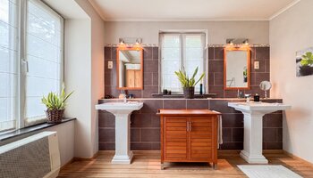 Normandische cottagewoning met praktijkruimte en grote tuin