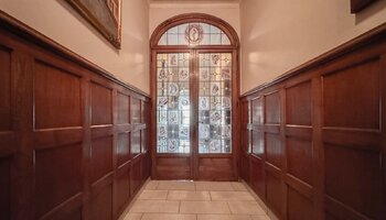 Normandische cottagewoning met praktijkruimte en grote tuin