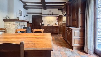 Normandische cottagewoning met praktijkruimte en grote tuin