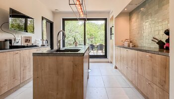 Maison récente et spacieuse de 5 chambres à coucher avec garage double intérieur près de la plage de Duinbergen