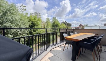 Maison récente et spacieuse de 5 chambres à coucher avec garage double intérieur près de la plage de Duinbergen