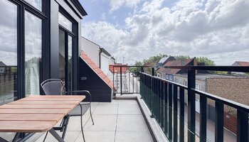 Maison récente et spacieuse de 5 chambres à coucher avec garage double intérieur près de la plage de Duinbergen