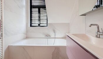 Maison récente et spacieuse de 5 chambres à coucher avec garage double intérieur près de la plage de Duinbergen