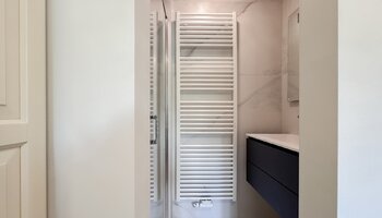 Maison récente et spacieuse de 5 chambres à coucher avec garage double intérieur près de la plage de Duinbergen
