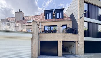 Maison récente et spacieuse de 5 chambres à coucher avec garage double intérieur près de la plage de Duinbergen