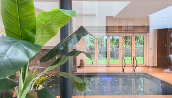Exclusieve villa met binnenzwembad regio Beisbroek