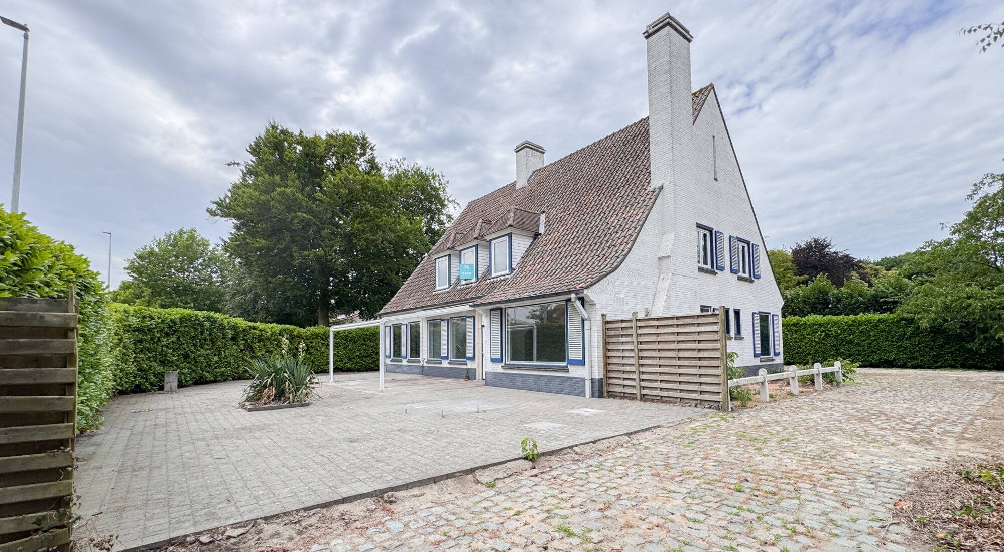Te renoveren stijlvolle villa