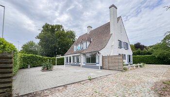 Te renoveren stijlvolle villa