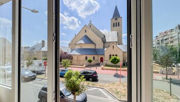 Bel appartement de 3 chambres à coucher avec vue dégagée près de la place Van Bunnen et de la plage