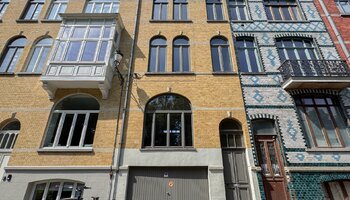 Herenhuis aan het water met garage nabij Brugge Centrum